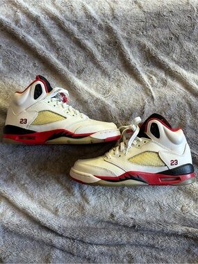 Nike Air Jordan Retro 5 Fire Red Black Tongue 2013 Size 6y Nwob